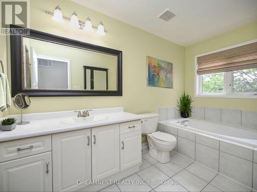 928 Golden Farmer Way, Mississauga (Meadowvale Village), ON - Indoor Photo Showing Bathroom