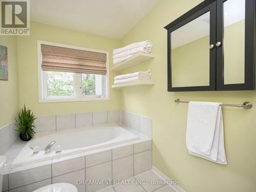 928 Golden Farmer Way, Mississauga (Meadowvale Village), ON - Indoor Photo Showing Bathroom