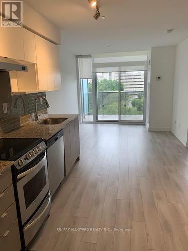 712 - 160 Flemington Road, Toronto (Yorkdale-Glen Park), ON - Indoor Photo Showing Kitchen