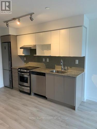 712 - 160 Flemington Road, Toronto (Yorkdale-Glen Park), ON - Indoor Photo Showing Kitchen