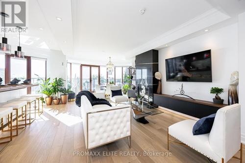 318 - 2095 Lake Shore Boulevard W, Toronto (Mimico), ON - Indoor Photo Showing Living Room