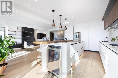 318 - 2095 Lake Shore Boulevard W, Toronto (Mimico), ON - Indoor Photo Showing Kitchen With Upgraded Kitchen