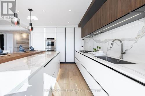 318 - 2095 Lake Shore Boulevard W, Toronto (Mimico), ON - Indoor Photo Showing Kitchen With Upgraded Kitchen