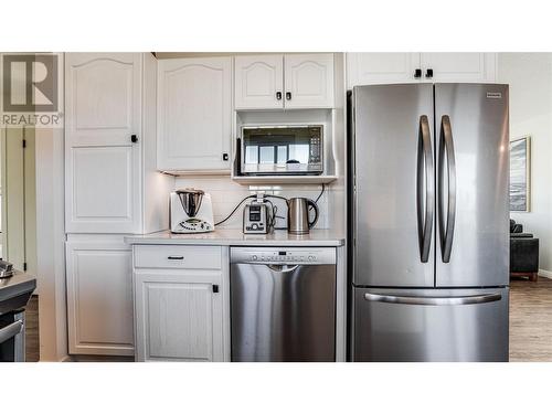 8935 Kalamalka Road, Coldstream, BC - Indoor Photo Showing Kitchen