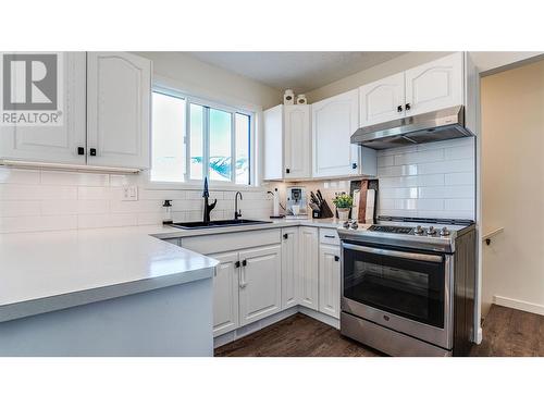 8935 Kalamalka Road, Coldstream, BC - Indoor Photo Showing Kitchen