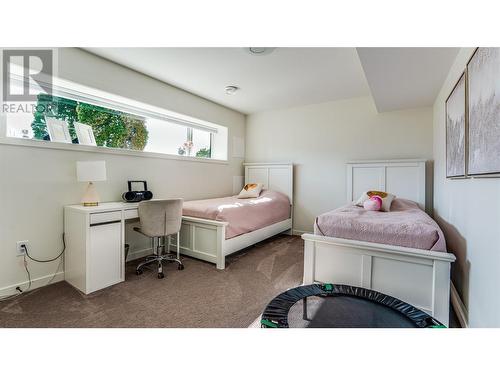 8935 Kalamalka Road, Coldstream, BC - Indoor Photo Showing Bedroom