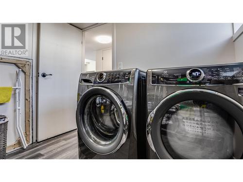 8935 Kalamalka Road, Coldstream, BC - Indoor Photo Showing Laundry Room