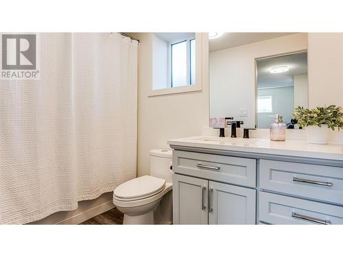 8935 Kalamalka Road, Coldstream, BC - Indoor Photo Showing Bathroom