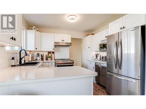 8935 Kalamalka Road, Coldstream, BC - Indoor Photo Showing Kitchen