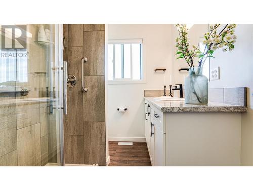 8935 Kalamalka Road, Coldstream, BC - Indoor Photo Showing Bathroom