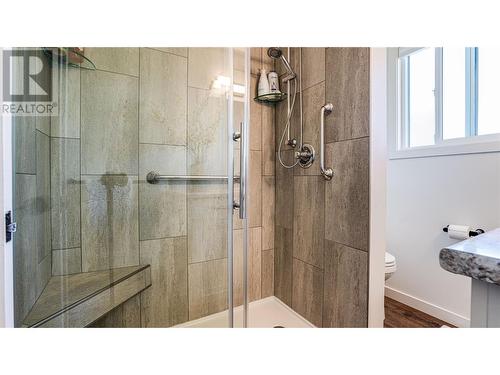 8935 Kalamalka Road, Coldstream, BC - Indoor Photo Showing Bathroom