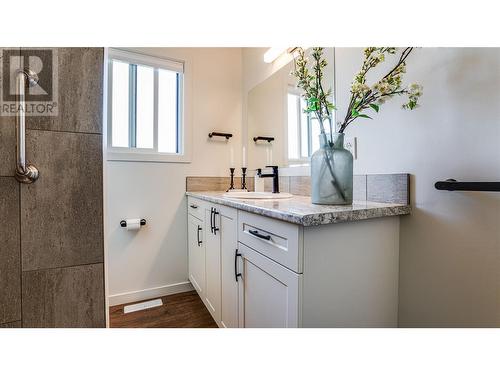 8935 Kalamalka Road, Coldstream, BC - Indoor Photo Showing Bathroom