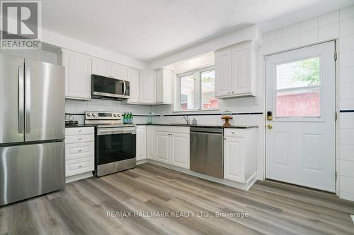 87 Conference Boulevard, Toronto (Centennial Scarborough), ON - Indoor Photo Showing Kitchen With Stainless Steel Kitchen