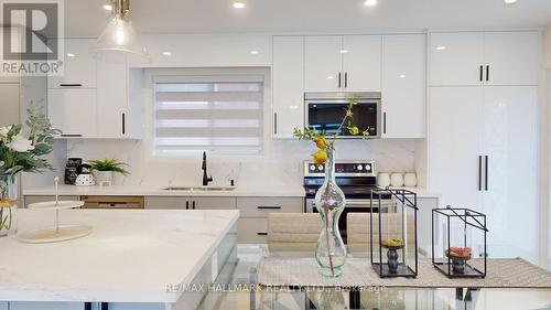 2 Clanwilliam Court, Toronto (Wexford-Maryvale), ON - Indoor Photo Showing Kitchen With Upgraded Kitchen