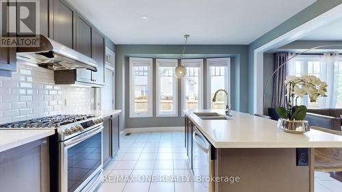 270 Symington Avenue, Oshawa, ON - Indoor Photo Showing Kitchen With Double Sink With Upgraded Kitchen