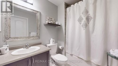 270 Symington Avenue, Oshawa, ON - Indoor Photo Showing Bathroom