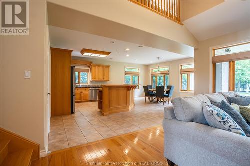 6972 Grande River Line, Chatham-Kent, ON - Indoor Photo Showing Living Room