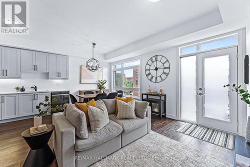 14 Allward Street, Vaughan (Vaughan Grove), ON - Indoor Photo Showing Living Room