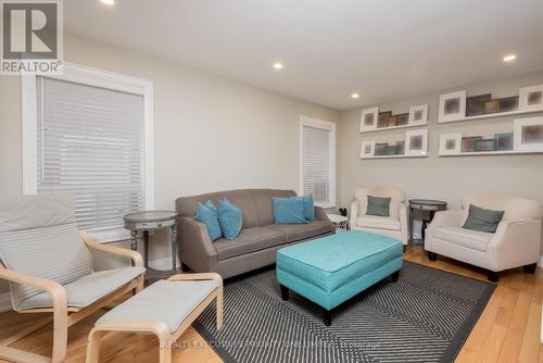 148 Monteith Crescent E, Vaughan (Maple), ON - Indoor Photo Showing Living Room