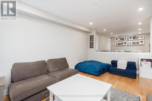 148 Monteith Crescent E, Vaughan (Maple), ON - Indoor Photo Showing Living Room