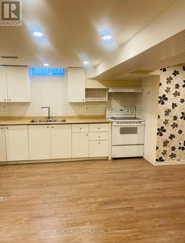 66 Cooperage Crescent, Richmond Hill (Westbrook), ON - Indoor Photo Showing Kitchen With Double Sink