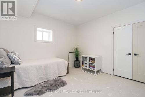 27 Muirfield Drive, Barrie (Ardagh), ON - Indoor Photo Showing Bedroom