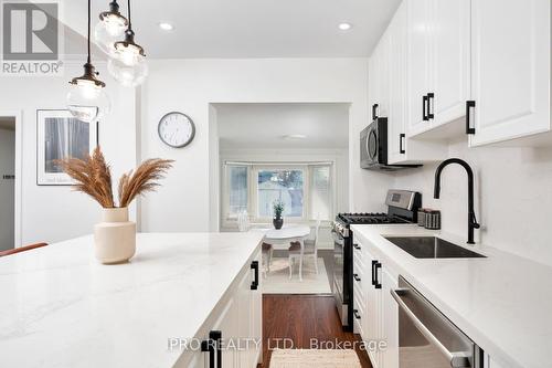 428 Victoria Park Avenue, Toronto (East End-Danforth), ON - Indoor Photo Showing Kitchen With Upgraded Kitchen