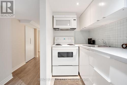 428 Victoria Park Avenue, Toronto (East End-Danforth), ON - Indoor Photo Showing Kitchen