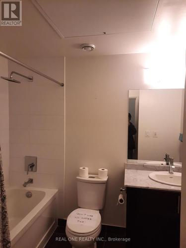 321 - 7161 Yonge Street, Markham, ON - Indoor Photo Showing Bathroom