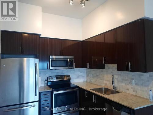 321 - 7161 Yonge Street, Markham, ON - Indoor Photo Showing Kitchen