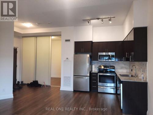 321 - 7161 Yonge Street, Markham, ON - Indoor Photo Showing Kitchen