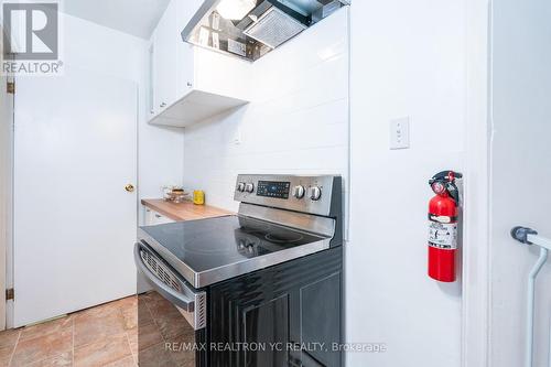 34 Penetang Street, Barrie (Codrington), ON - Indoor Photo Showing Kitchen