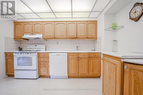 206 - 181 Collier Street, Barrie (North Shore), ON - Indoor Photo Showing Kitchen