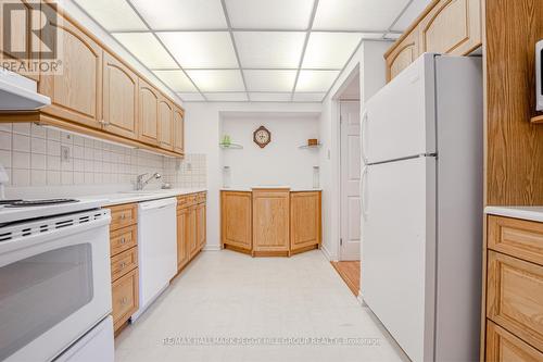 206 - 181 Collier Street, Barrie (North Shore), ON - Indoor Photo Showing Kitchen