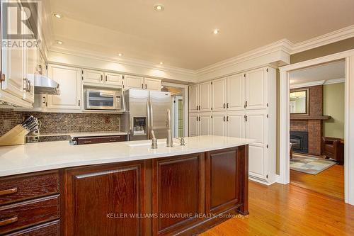 1380 Old English Lane, Oakville (Glen Abbey), ON - Indoor Photo Showing Kitchen With Upgraded Kitchen