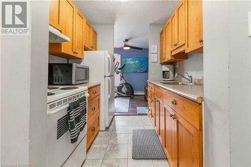 925 10Th Avenue E Unit# 201, Owen Sound, ON - Indoor Photo Showing Kitchen