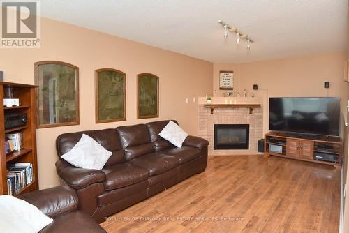 94 Grindstone Way, Hamilton (Waterdown), ON - Indoor Photo Showing Living Room With Fireplace