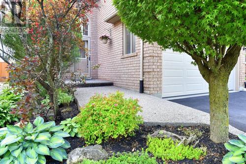 94 Grindstone Way, Hamilton (Waterdown), ON - Outdoor