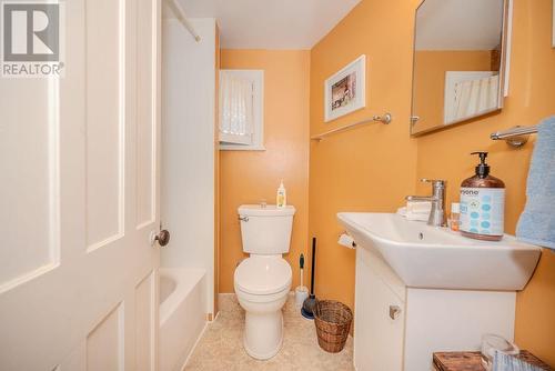 4 pce bathroom/ensuite upstairs, updated 2018 - 29 Bonnechere Street E, Eganville, ON - Indoor Photo Showing Bathroom