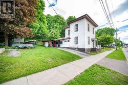 Side entrance from carport - 