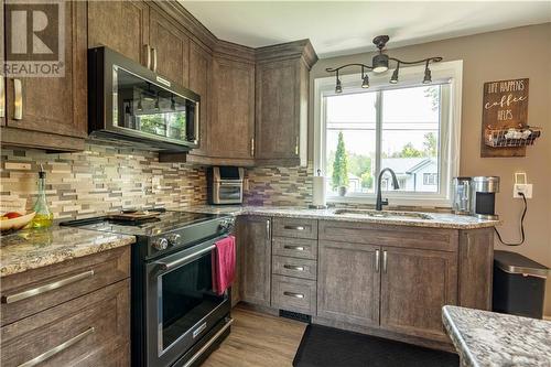 Kitchen - 6804 Page Drive, Cornwall, ON - Indoor Photo Showing Kitchen With Upgraded Kitchen