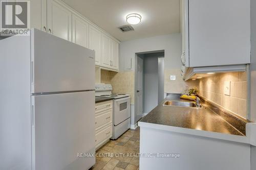 105 - 1100 Jalna Boulevard, London, ON - Indoor Photo Showing Kitchen