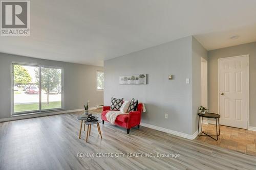 105 - 1100 Jalna Boulevard, London, ON - Indoor Photo Showing Living Room