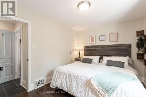 126 Wilson Avenue, London, ON - Indoor Photo Showing Bedroom