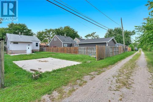 1206 Mckay Avenue, Windsor, ON - Outdoor With Backyard