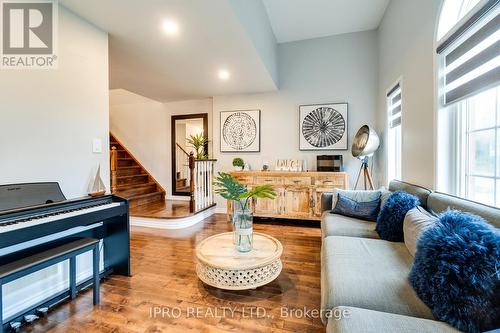 2216 Blue Oak Circle, Oakville (West Oak Trails), ON - Indoor Photo Showing Living Room