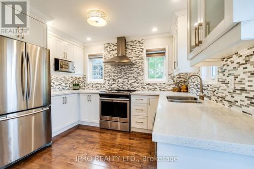 2216 Blue Oak Circle, Oakville (West Oak Trails), ON - Indoor Photo Showing Kitchen With Stainless Steel Kitchen With Double Sink With Upgraded Kitchen