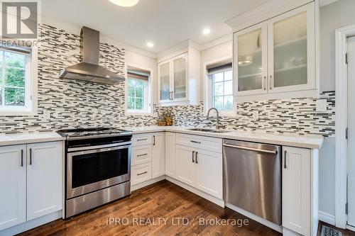 2216 Blue Oak Circle, Oakville (West Oak Trails), ON - Indoor Photo Showing Kitchen With Upgraded Kitchen