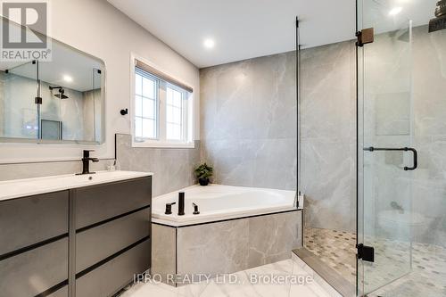 2216 Blue Oak Circle, Oakville (West Oak Trails), ON - Indoor Photo Showing Bathroom