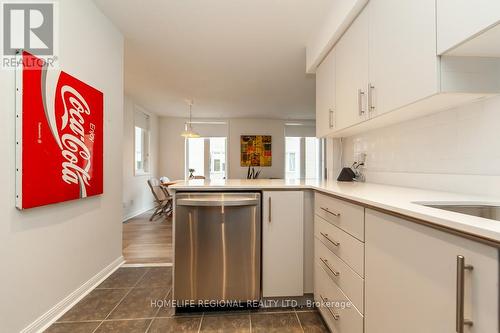 428 - 12 Douro Street, Toronto (Niagara), ON - Indoor Photo Showing Kitchen